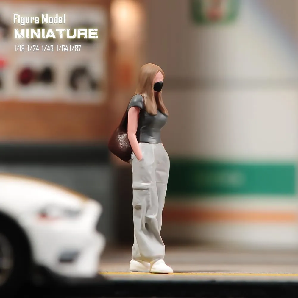 1/18-1/87 Scales Fashion Street Girl Figure Mini Statue, Trendy Crossbody Bag Pose Female Doll Figures, Stylish Standing Female Figurine, Waiting Girl Toy Figure (1/64)
