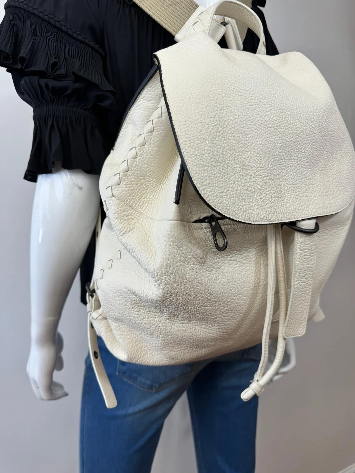 BOTTEGA VENETA CALFSKIN LETEAR DRAWSTRING BACKPACK