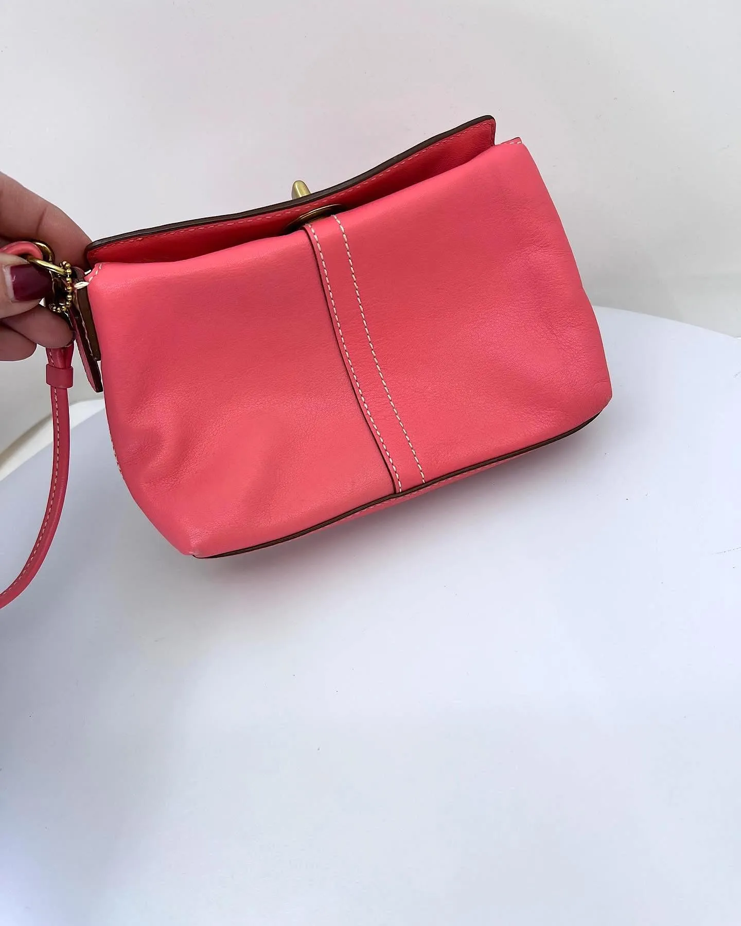 COACH HAMPTON LEATHER CAPACITY WRISTLET