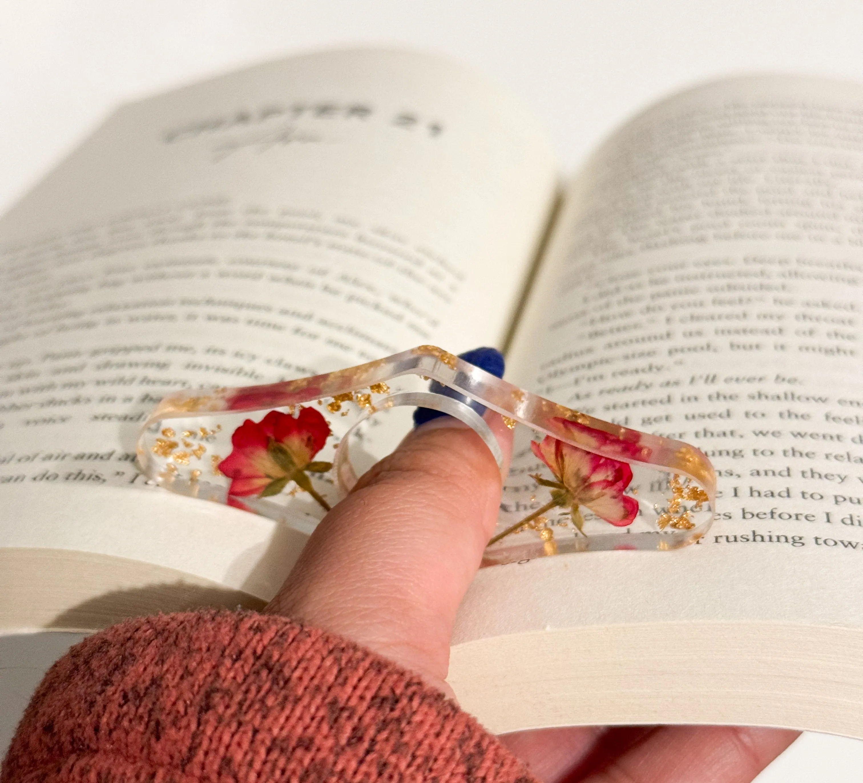 Golden Rose Page Holder