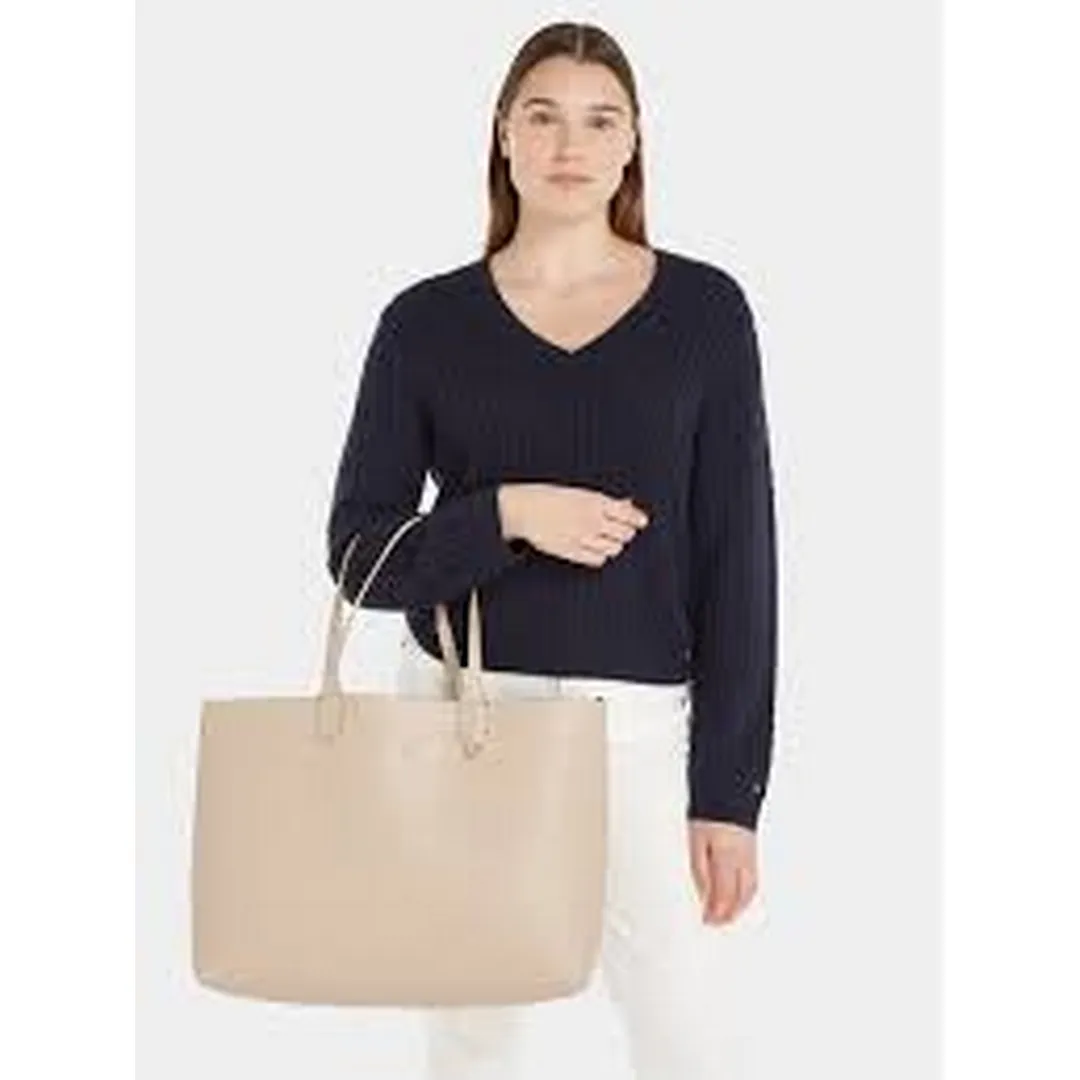 Iconic Tommy Tote Mo