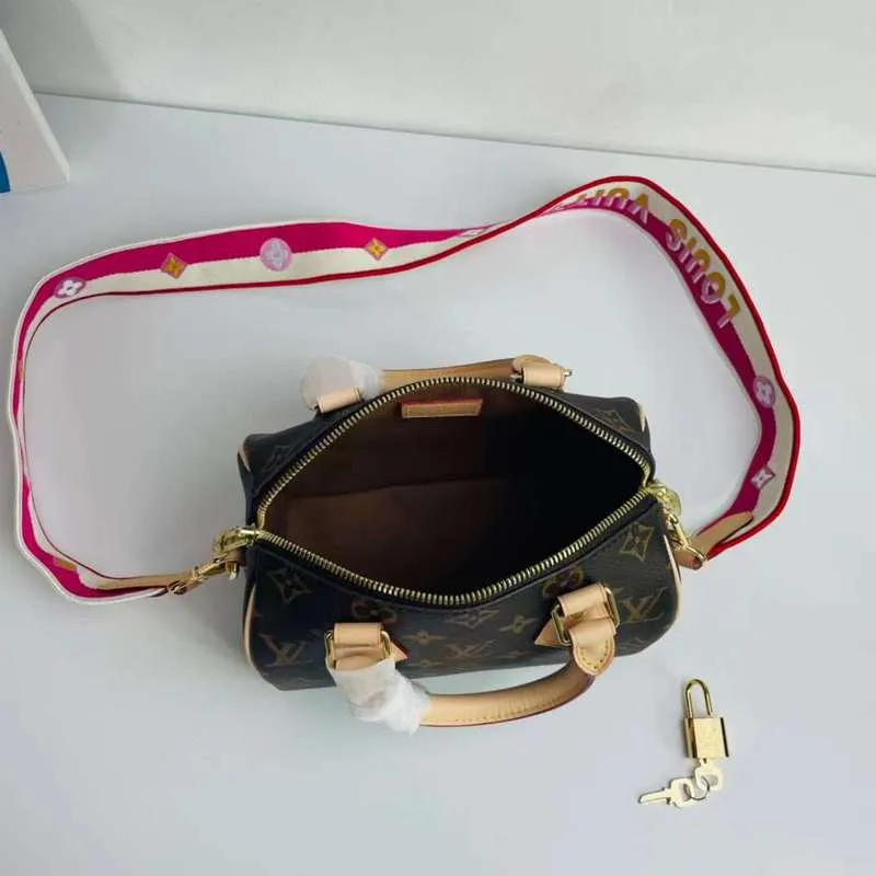 LOV2 Bags - Fashion Bags  1111