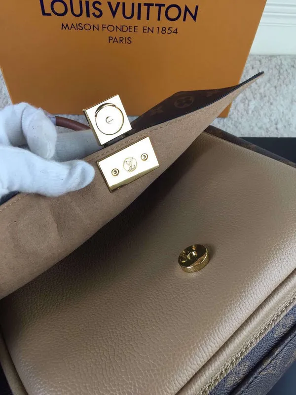 LOV2 Bags - Fashion Bags  2065