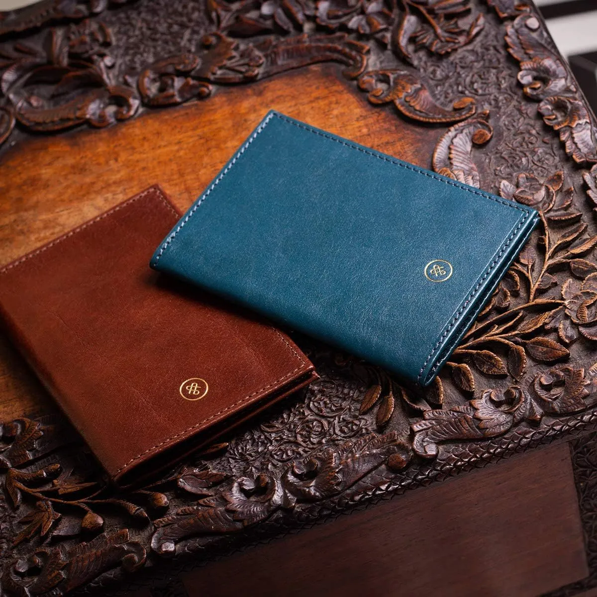 Maxwell Scott - Luxury Leather Passport Holder Cover for Luxury Travel - Handmade from Italian Full Grain Hides - The Prato