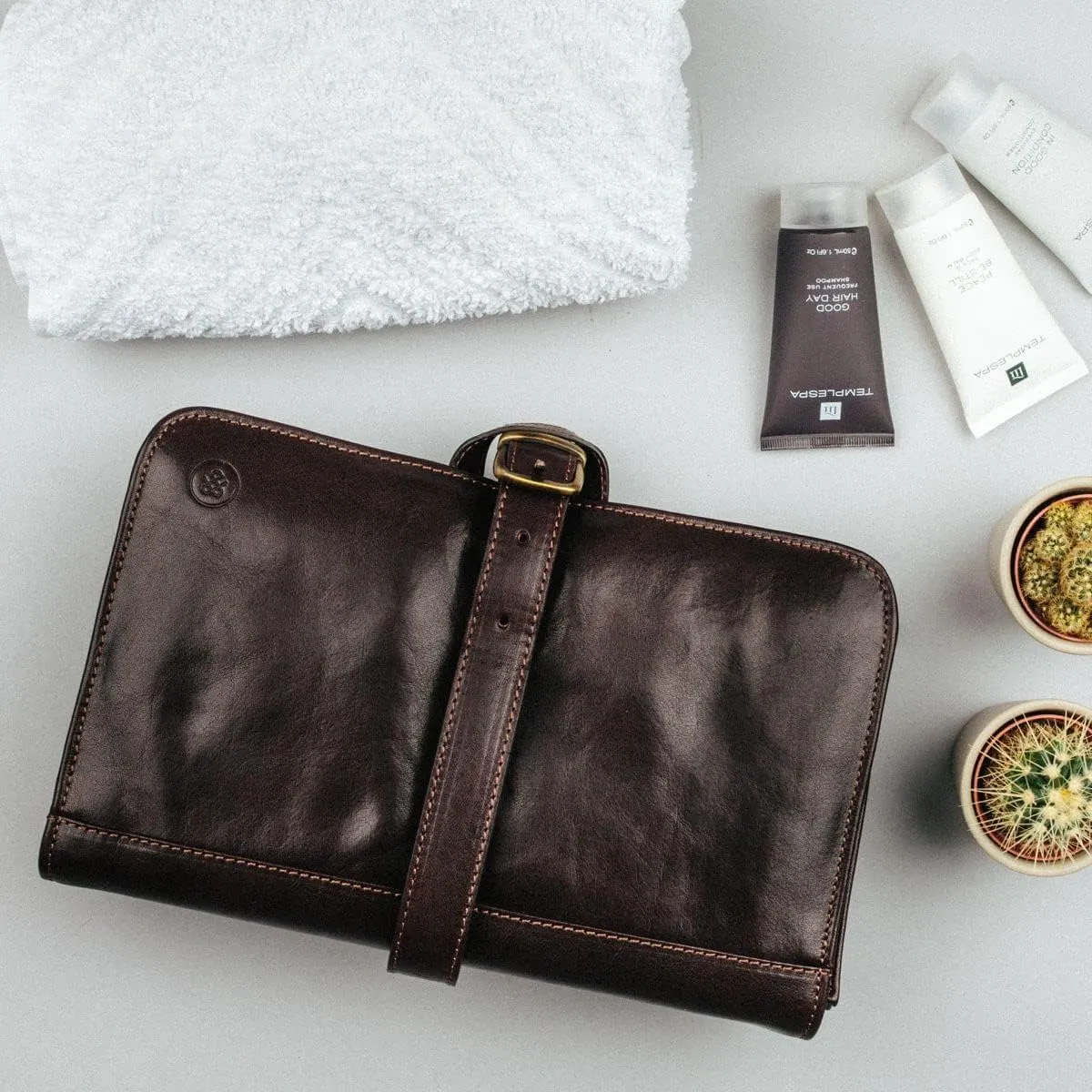 Maxwell Scott - Mens Luxury Leather Folding Hanging Toiletry Bag with Buckle Fastening and Hook - The Pratello Black