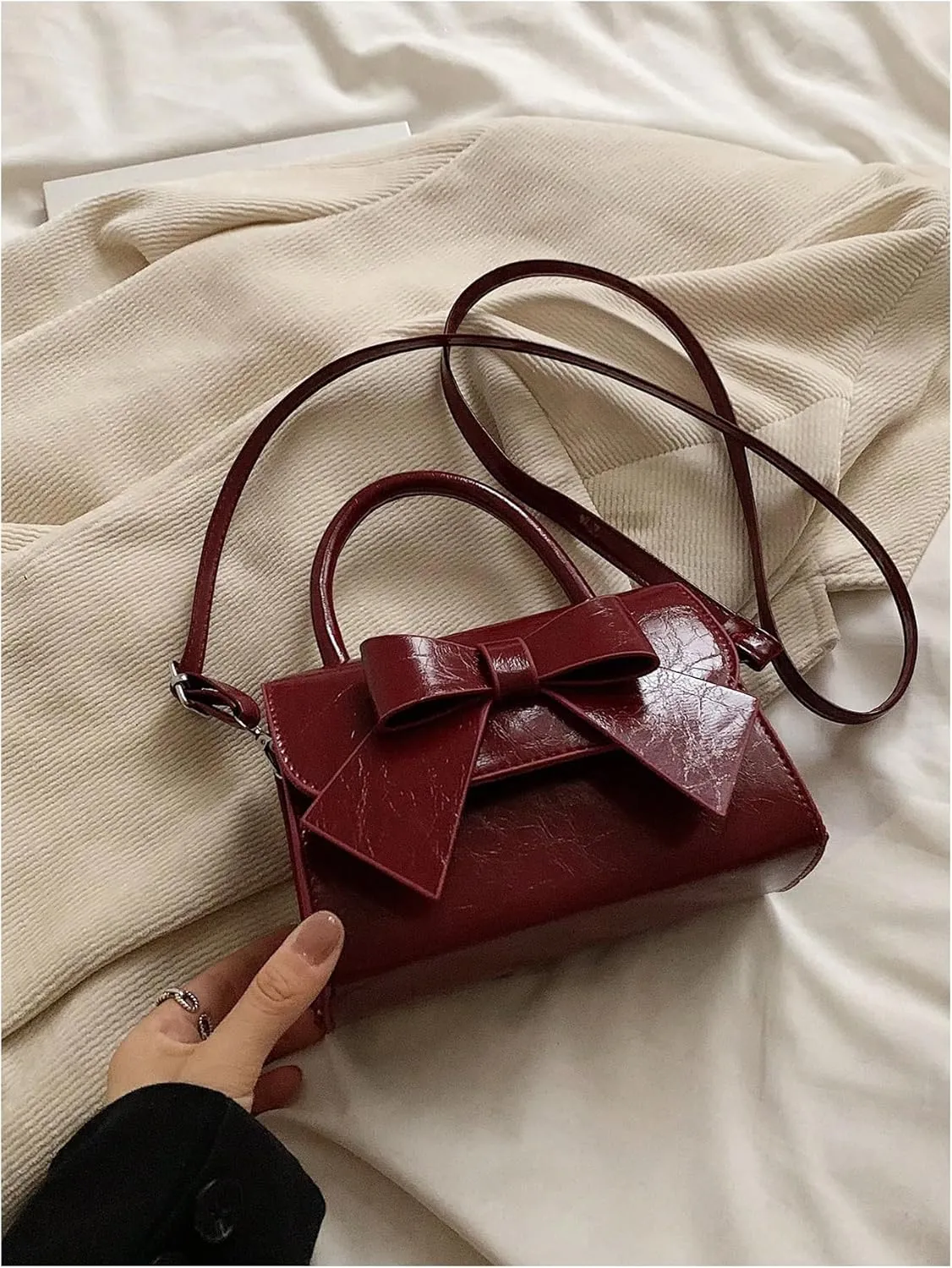 QWINEE Women's Bow Shoulder Bags Cute Handbag Clutch Crossbody Satchels Flap Magnet PU Leather Purse