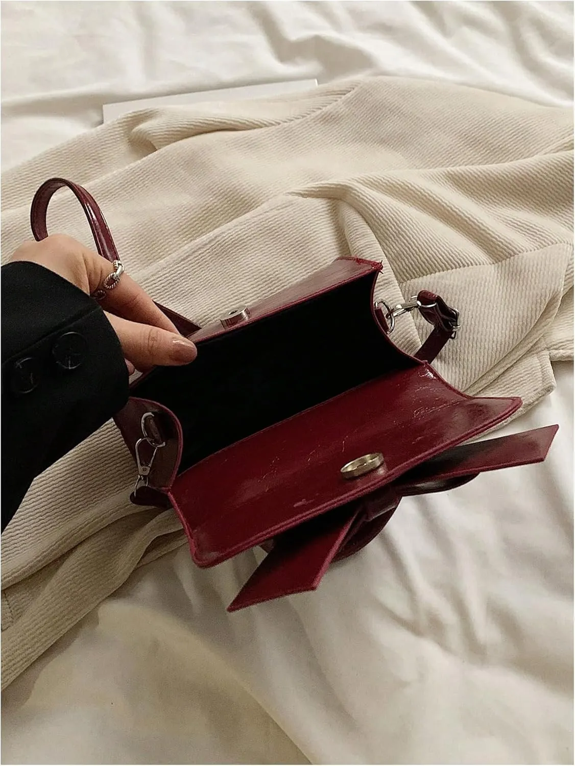QWINEE Women's Bow Shoulder Bags Cute Handbag Clutch Crossbody Satchels Flap Magnet PU Leather Purse