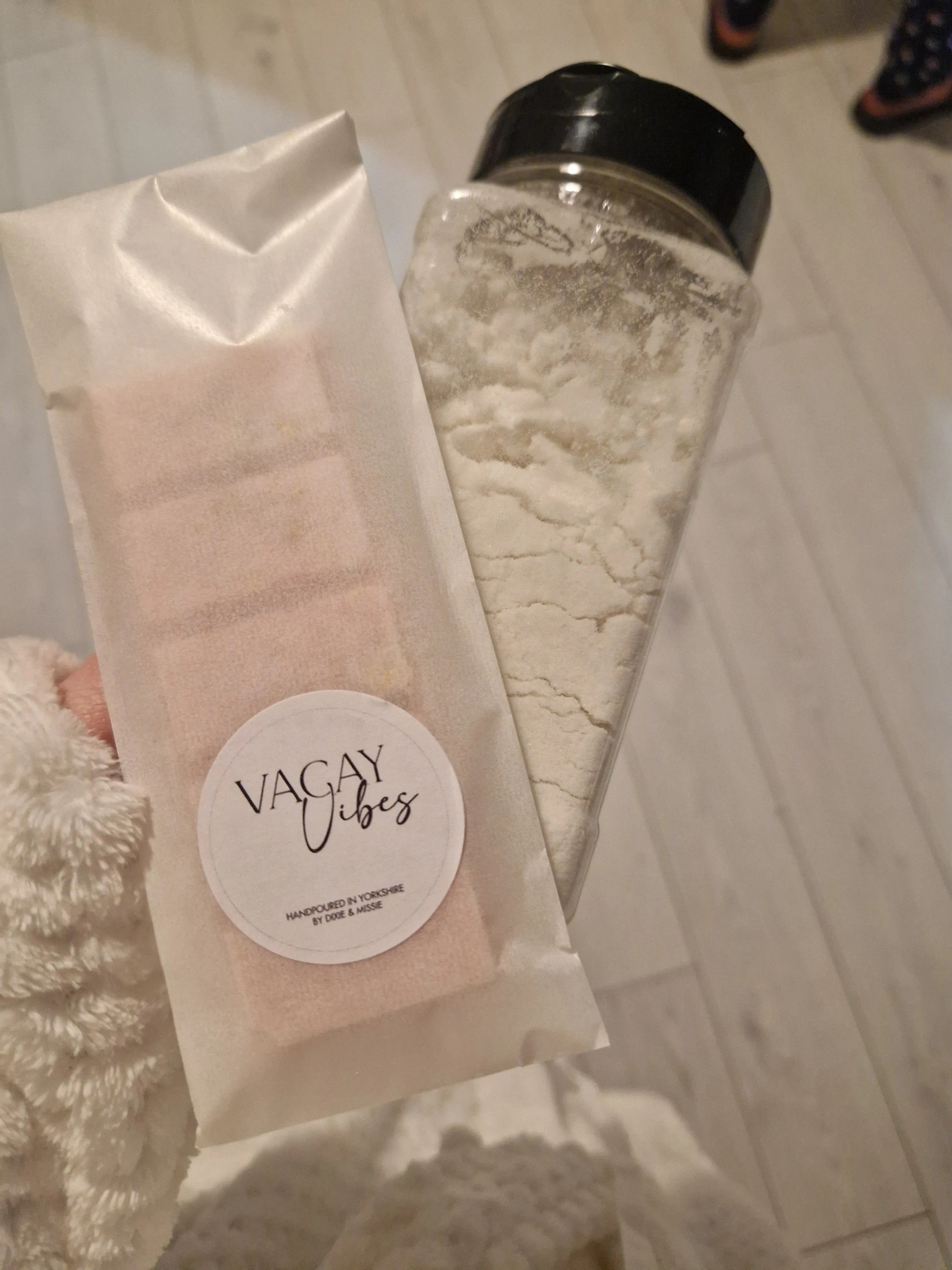 Sol De Coco Cabana Perfume Melt Snap Bar, Luxury Perfume Simmering Granules and Carpet Freshener, Strong Scented Home Wax