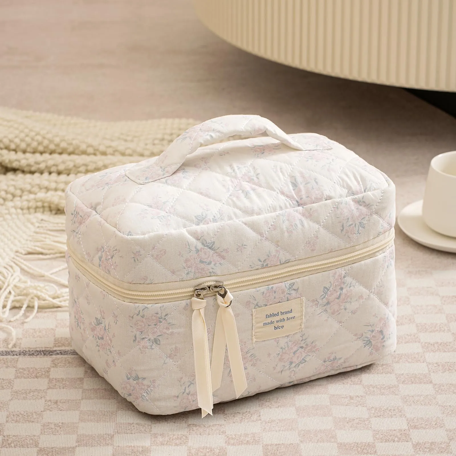 uekeboag Large Travel Quilted Makeup Bag for Women, Floral Cotton Cosmetic Bag, Coquette Aesthetic Floral Toiletry Organizer Bag (07PinkRose)