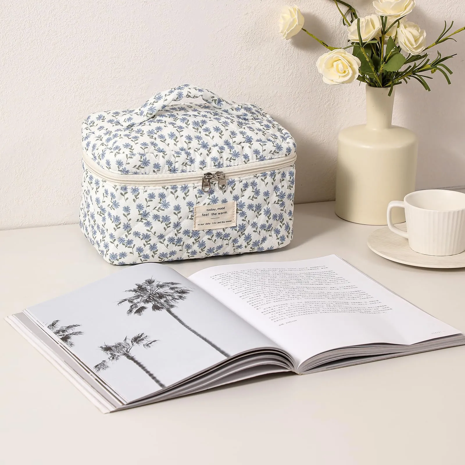 uekeboag Large Travel Quilted Makeup Bag for Women, Floral Cotton Cosmetic Bag, Coquette Aesthetic Floral Toiletry Organizer Bag(Little Blue Flower