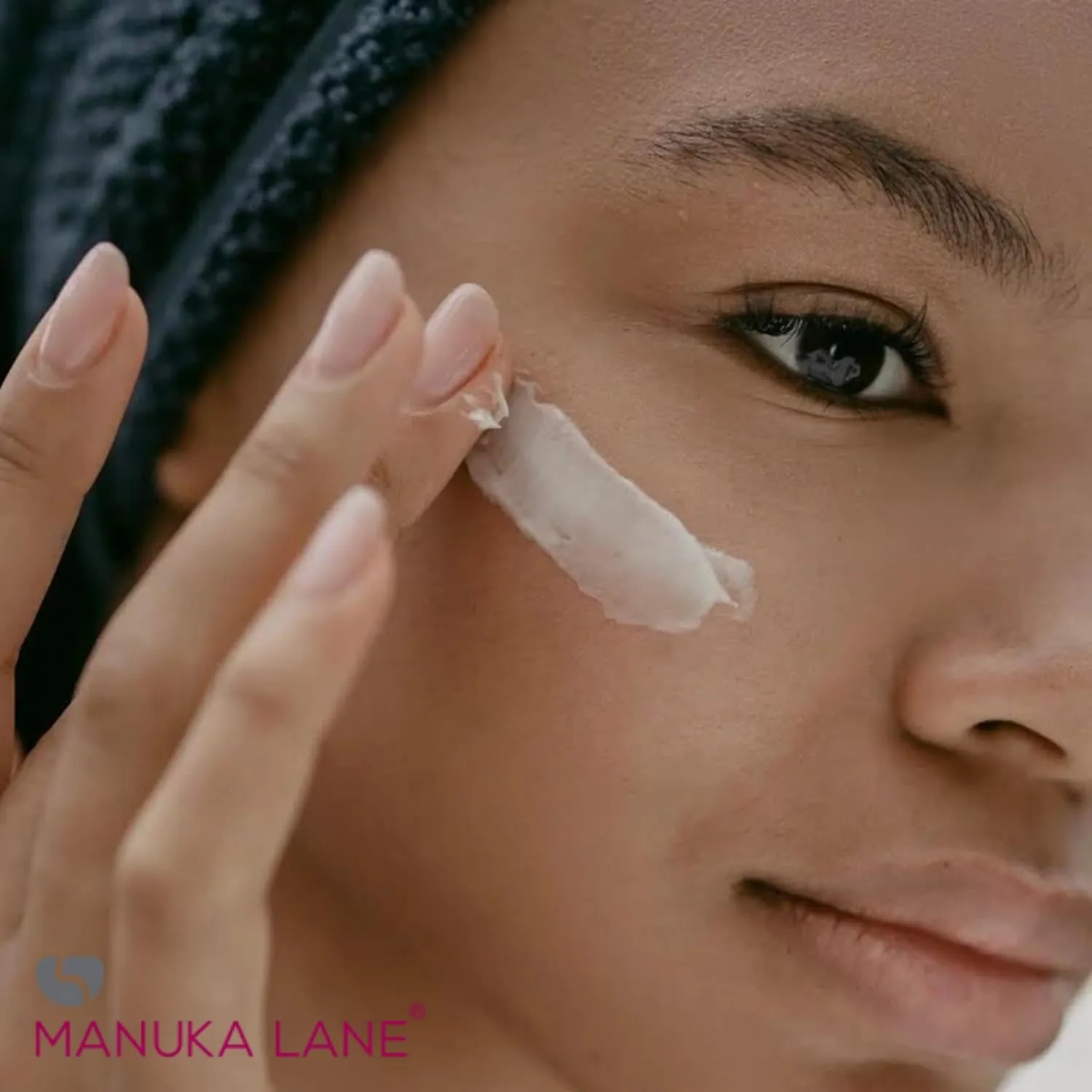 Vitamin C Eye Cream with Lemon Balm Leaf Extract, Manuka Honey & Eye Bright Extract | Plant Based Formula | Carefully formulated to keep your eyes bright and healthy!