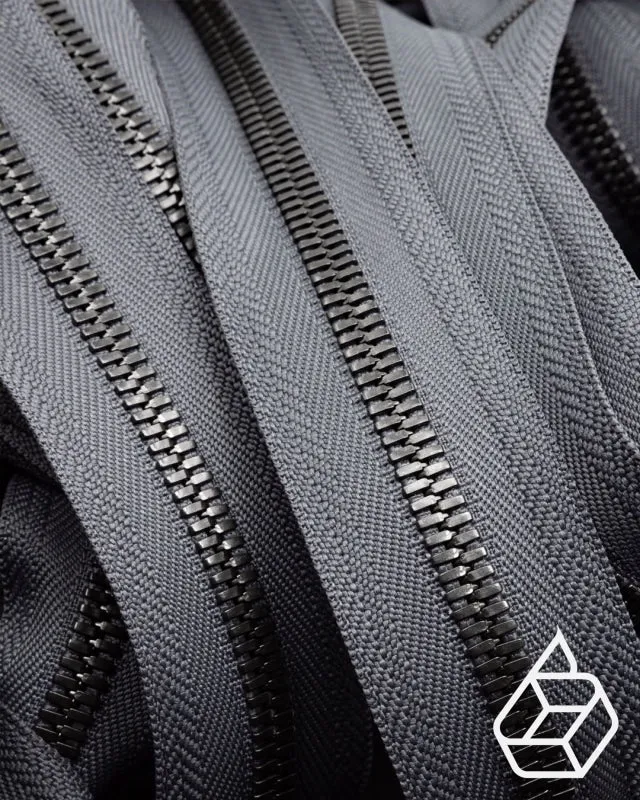 YKK Excella® | Zipper on roll | Gunmetal | Size 8
